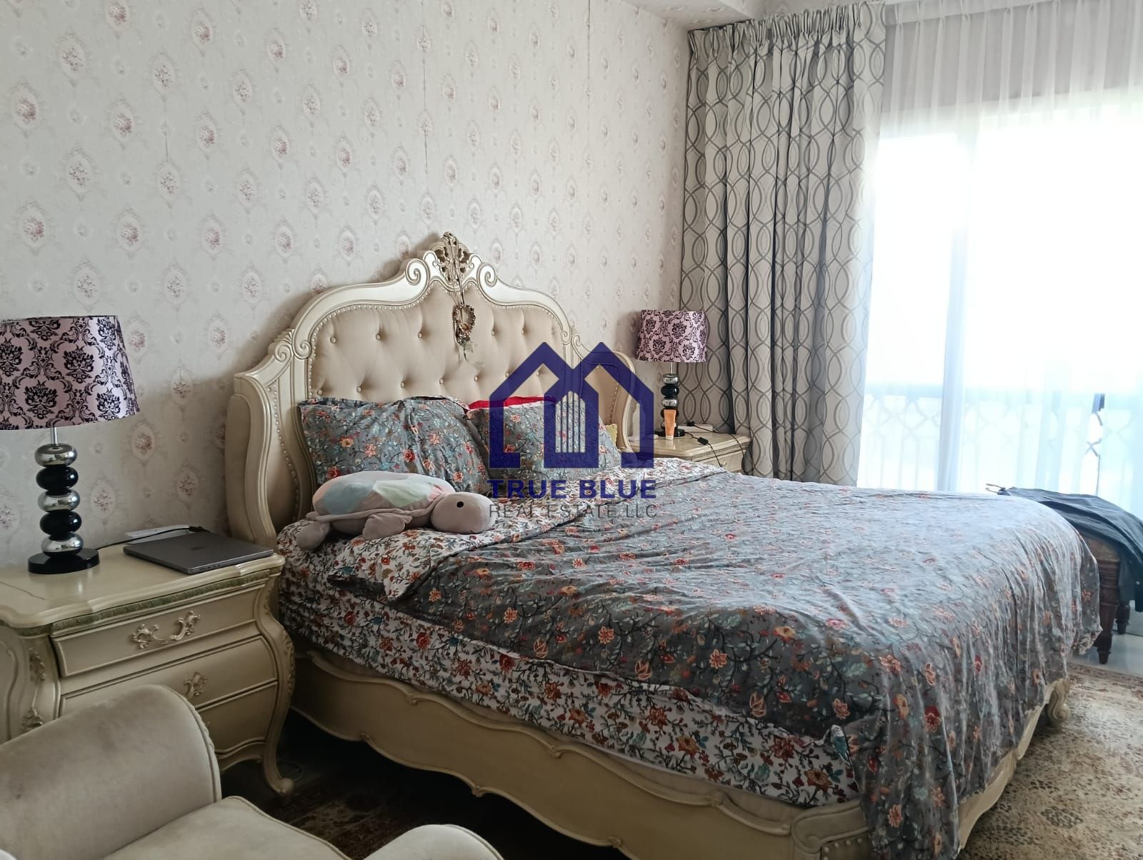 CORNER UNIT - INVESTMENT OPPORTUNITY - FURNISHED