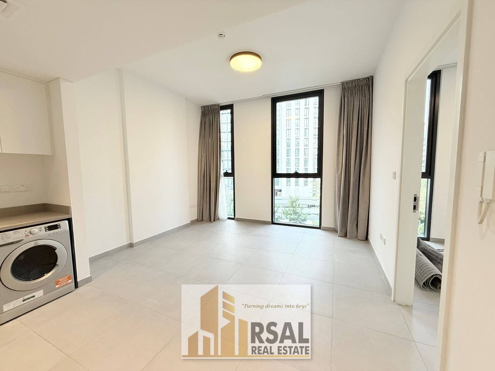 Hott Offer|Spacious 1BHK With 2 Bathrooms|Free Amenatise