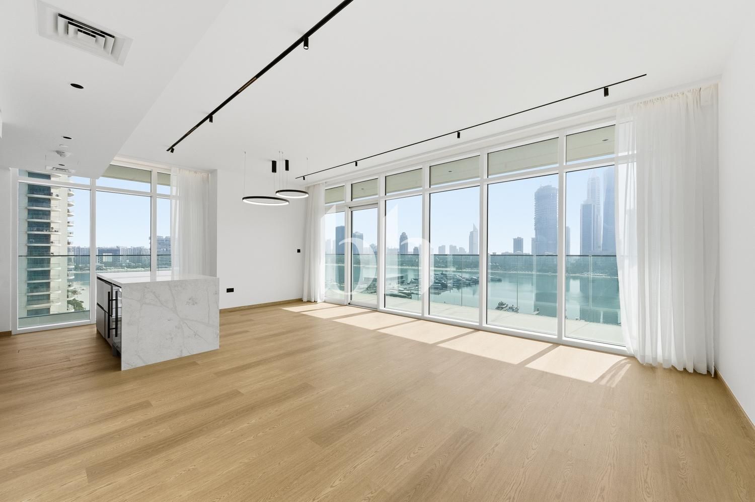 Fully Upgraded| Corner unit| All bills inc