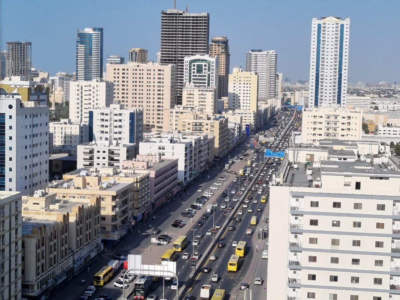 HOTT OFFER ON 2 BR HALL 35K,6 CHEQ 1 MONTH FREE NEAR SAFEER MOLL BEHIND TELAL SUPER MARKET ON MAIN ROAD NEXT TO KARACHI DARBAR RESTORENT AL WAHDA STRT