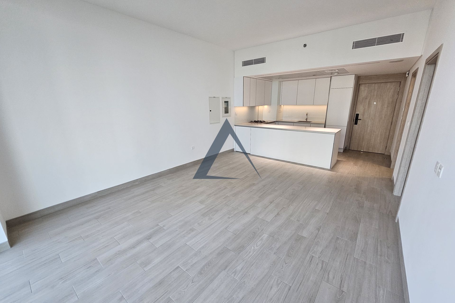 LUXURIOUS FINISH | MODERN LAYOUT | FULLY FITTED