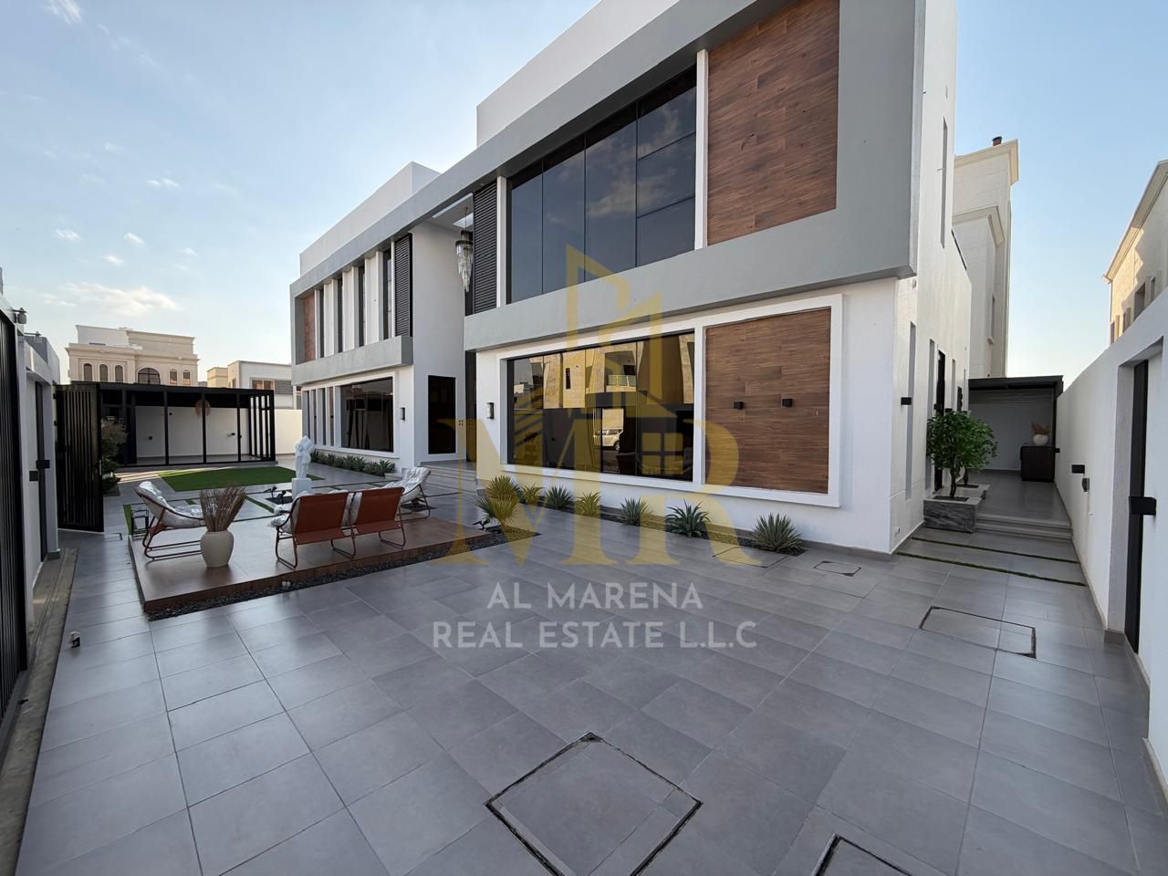 A luxurious villa with a modern design and high-quality, custom finishes, combining elegance, spaciousness, and privacy. It's ideal for families seeki