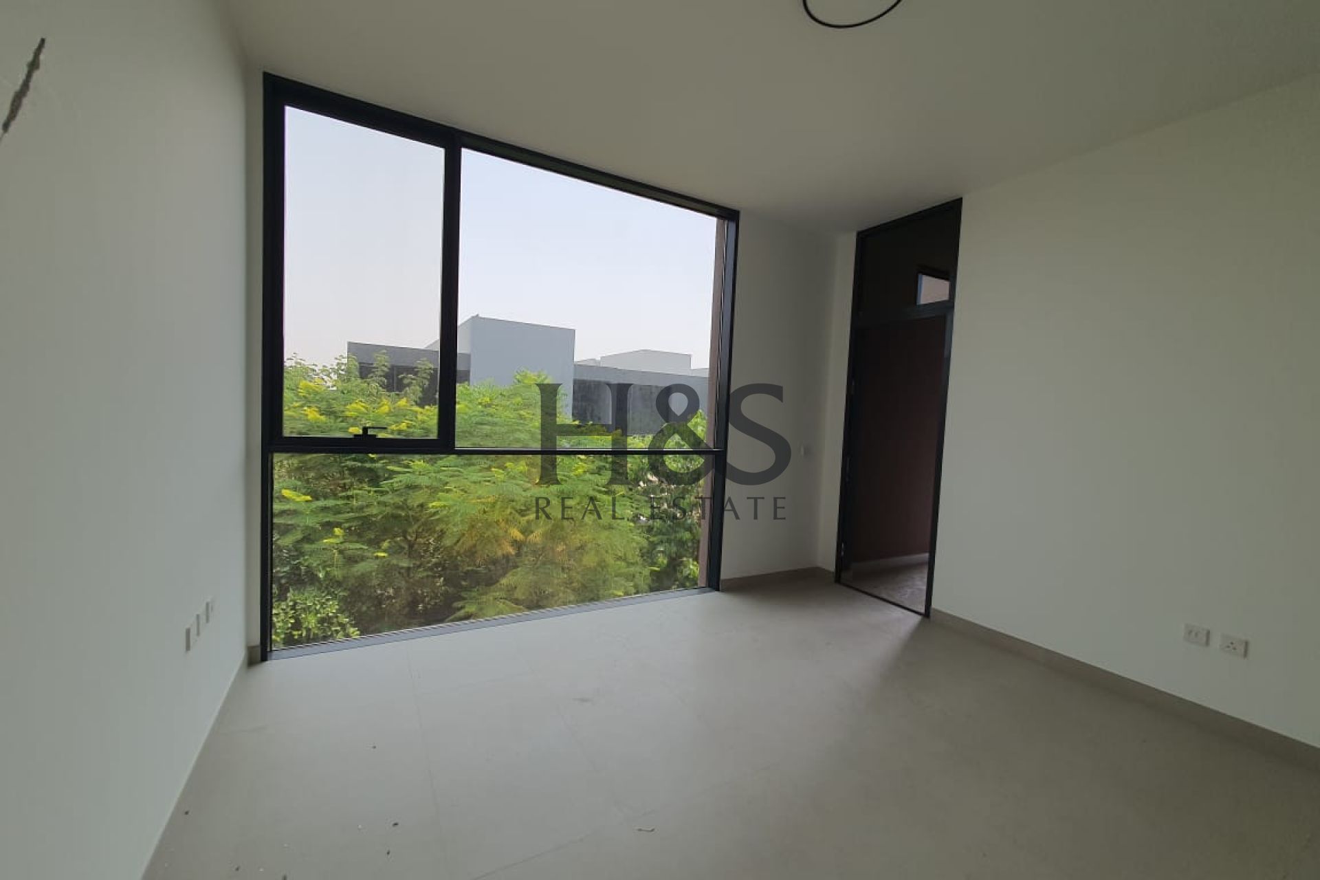 Premium 4BR Townhouse | Corner Unit | Large Plot