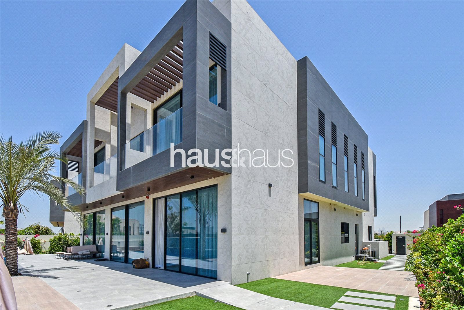 Stunning Custom Build | Vacant | Popular Community