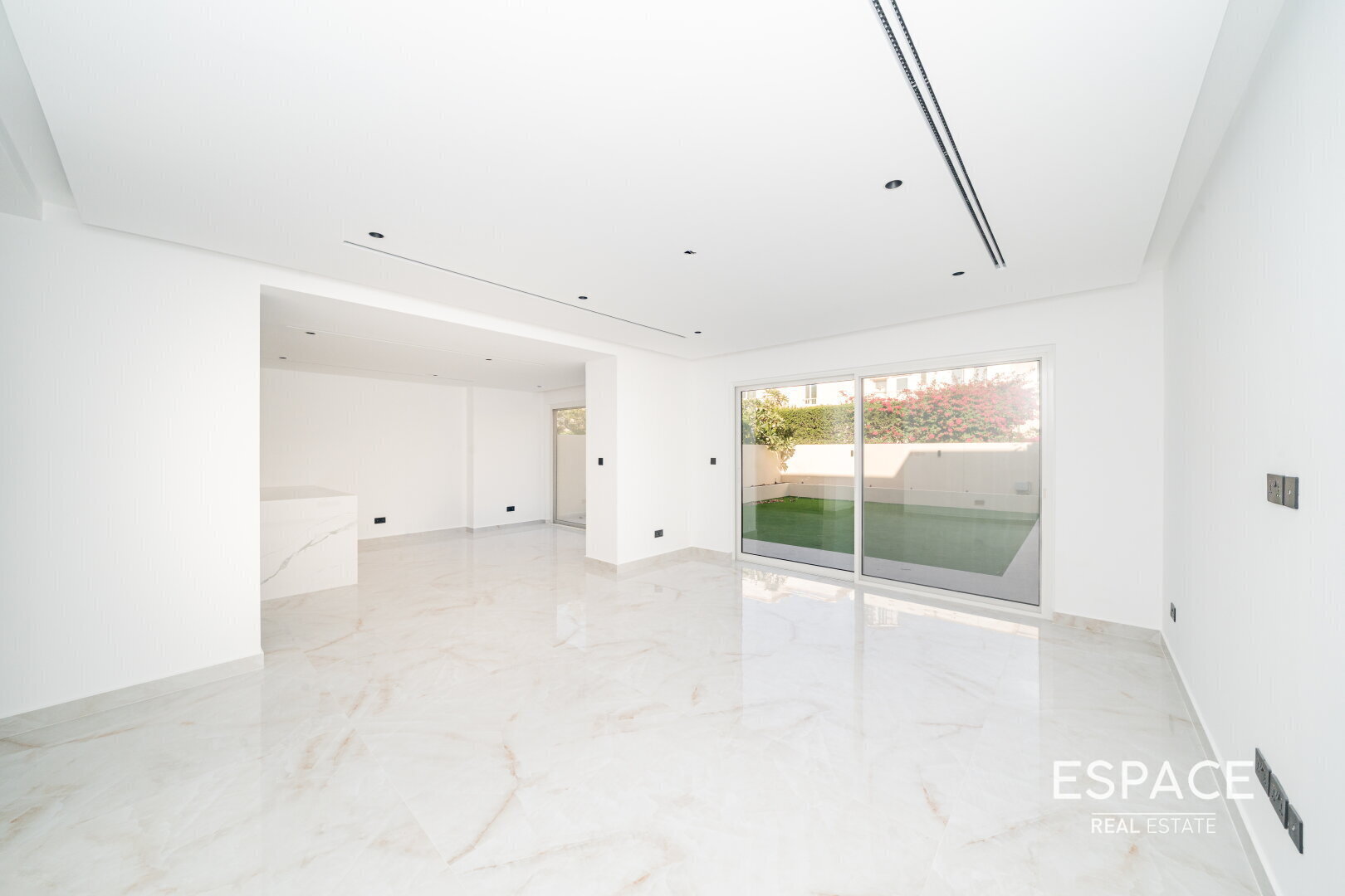 Renovated | 4 Bedroom Villa | Close to Park and Pool
