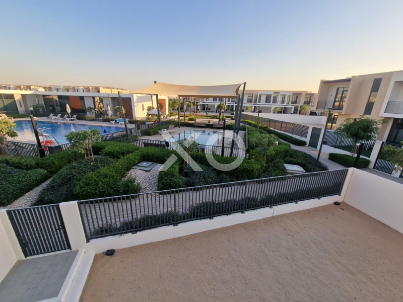 Direct Pool Access | Single Row | Corner