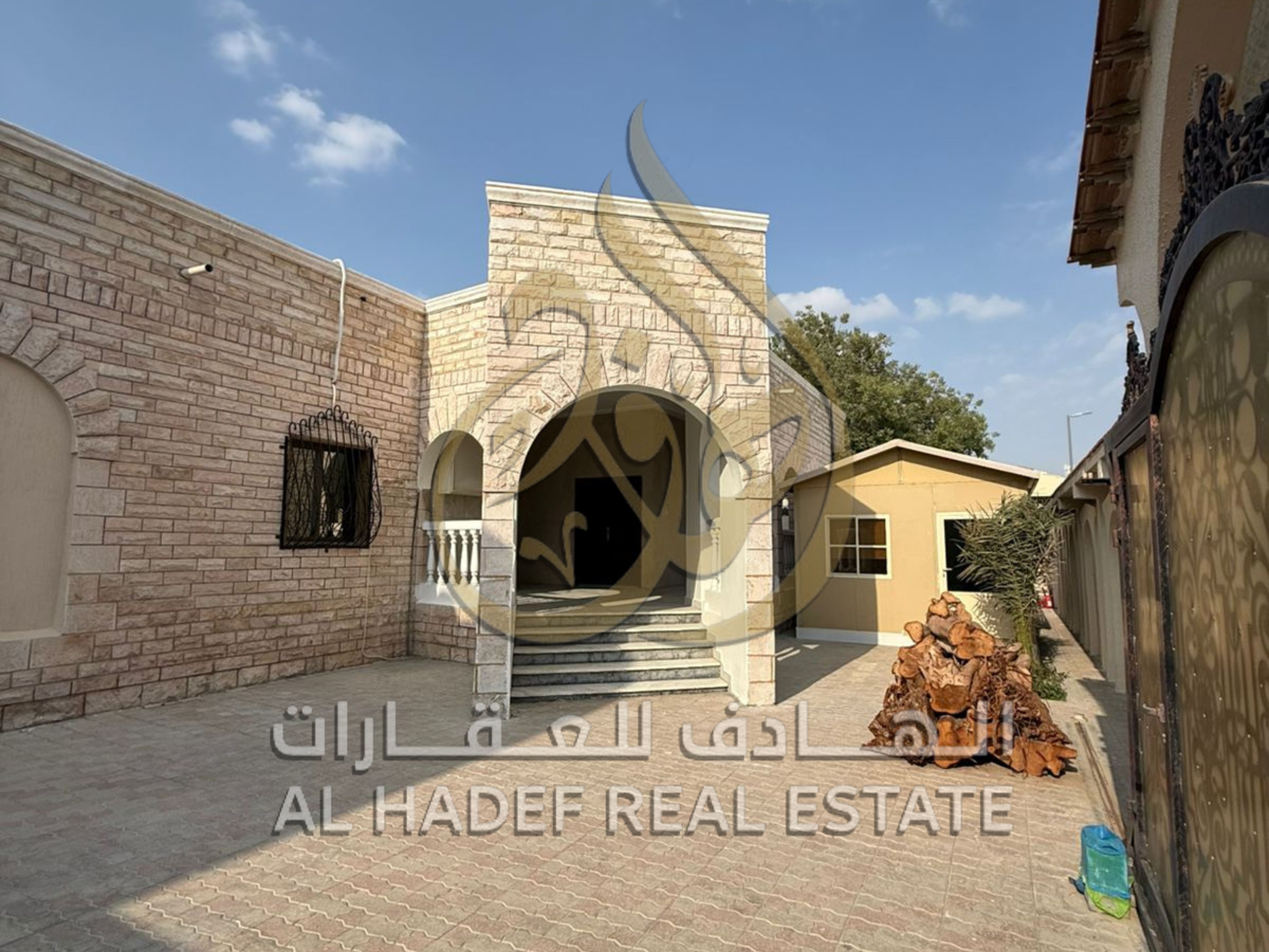 Spacious Ready-to-Move Villa in Tarfa – Prime Location & Excellent Condition**