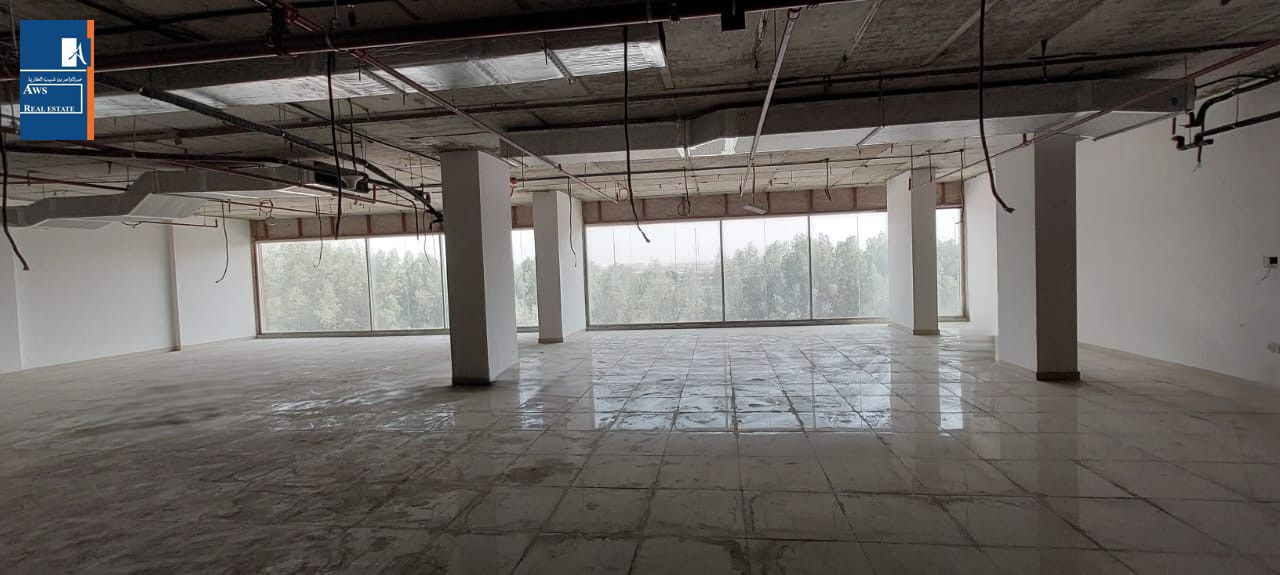 Spacious & Modern Showroom, Excellent Visibility