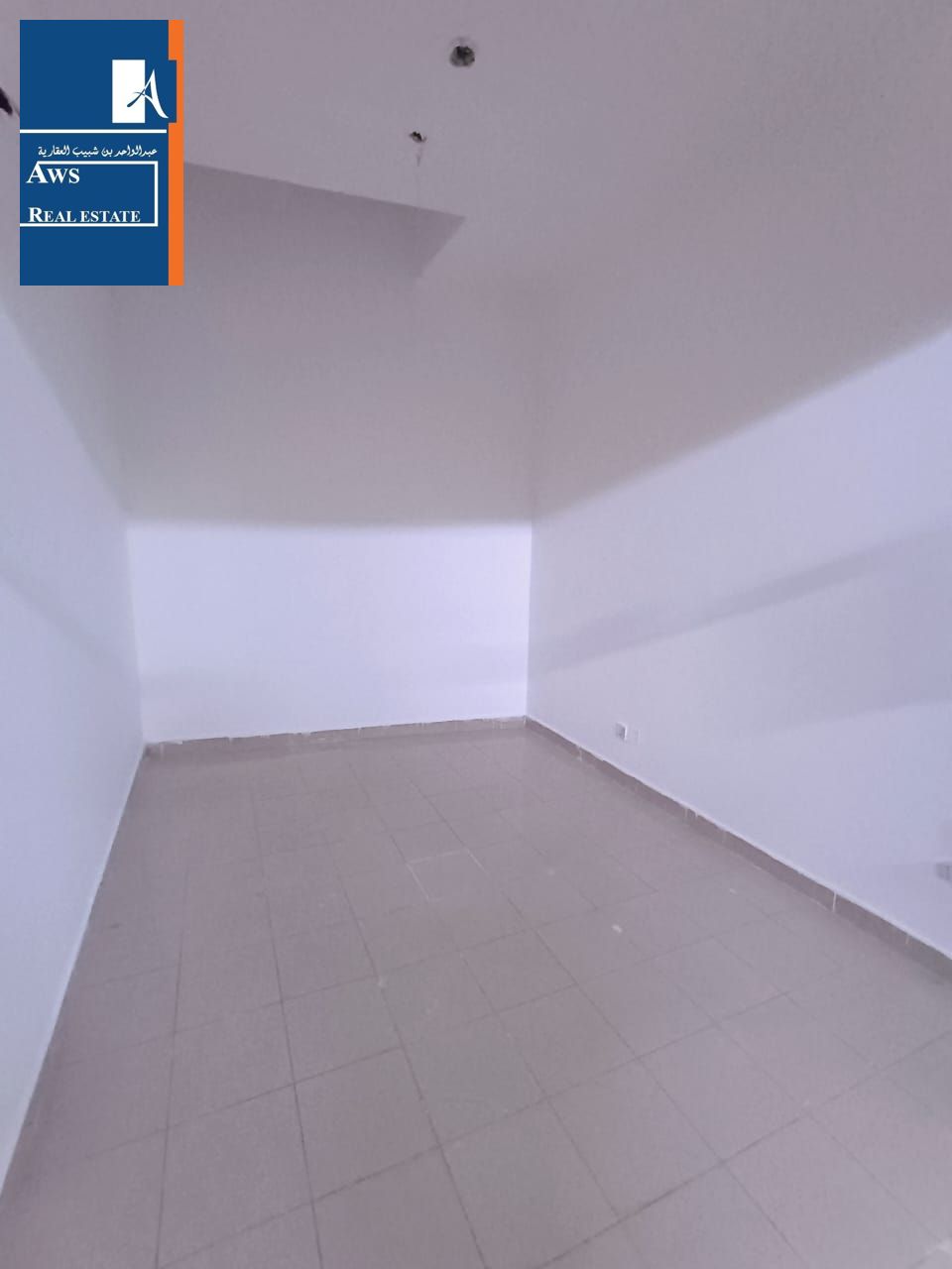 Shop in Prime Business Spot in Deira, Near Naif Park