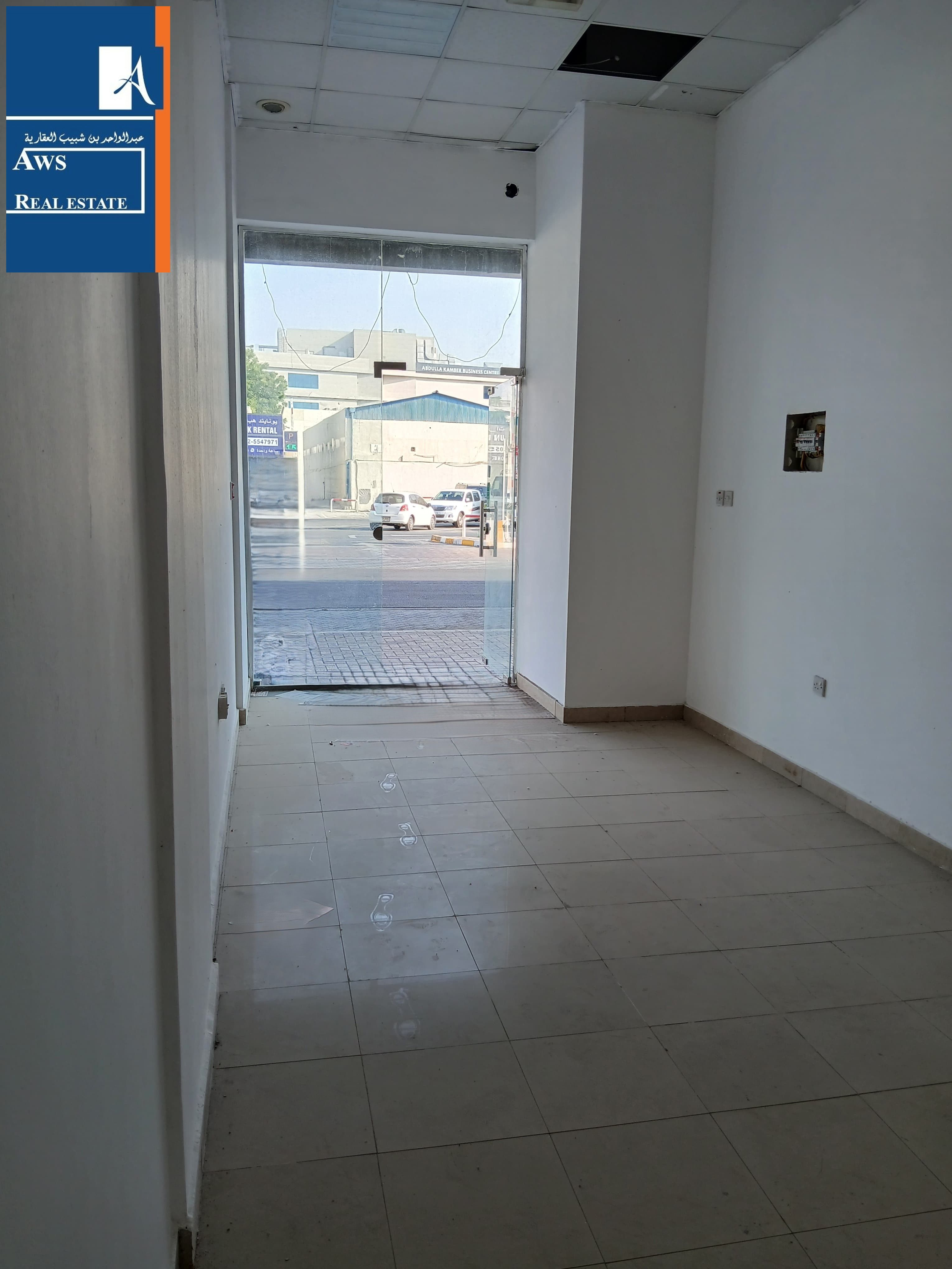 Low Price Shop - Great Business Location - Near Metro