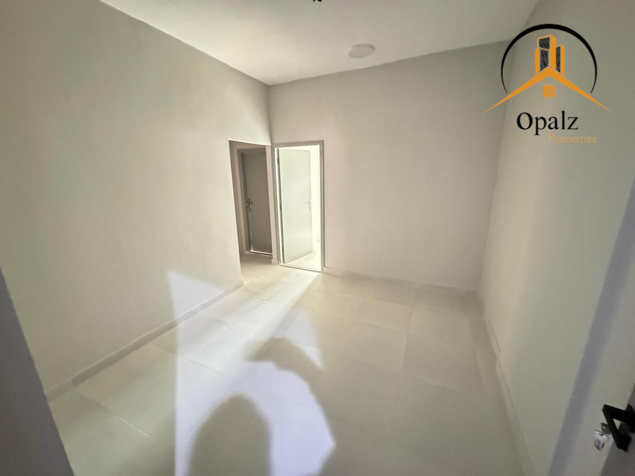 Offer Price 2BHk in just 39k Renovated Flat 6 Chqs Near Dubai Exit