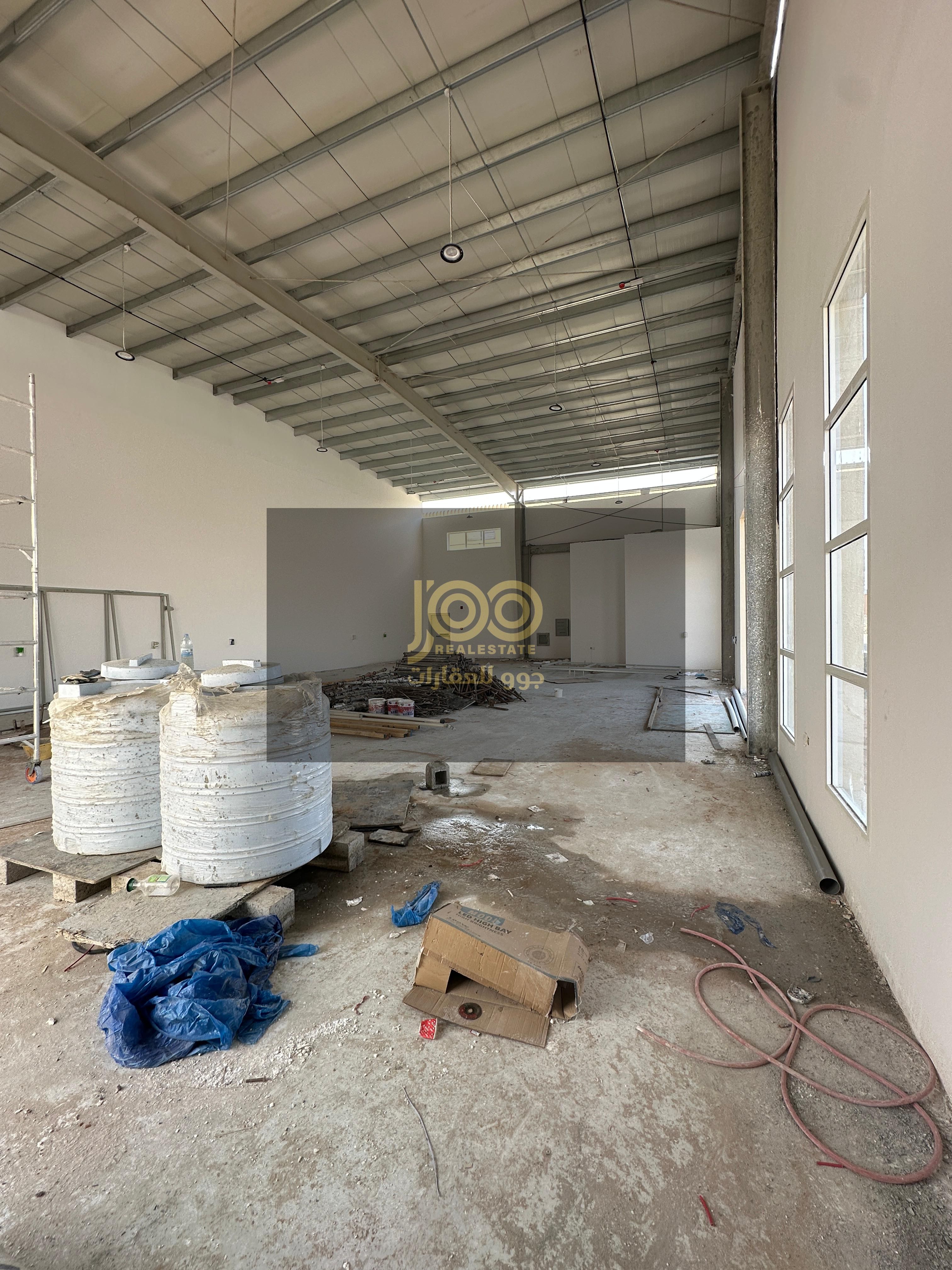 Electricity 135 | A complex consisting of 3 warehouses and land | Available for all activities