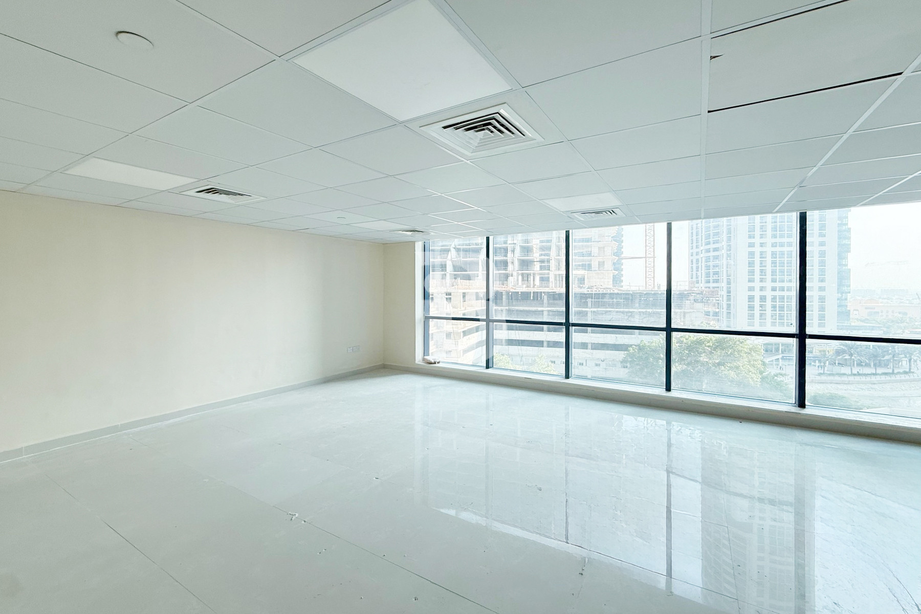 TURNKEY OFFICE | PRIME LOCATION | ACCESSIBLE