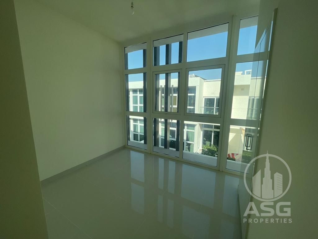 Closed Kitchen| 3+Maid| Single Row