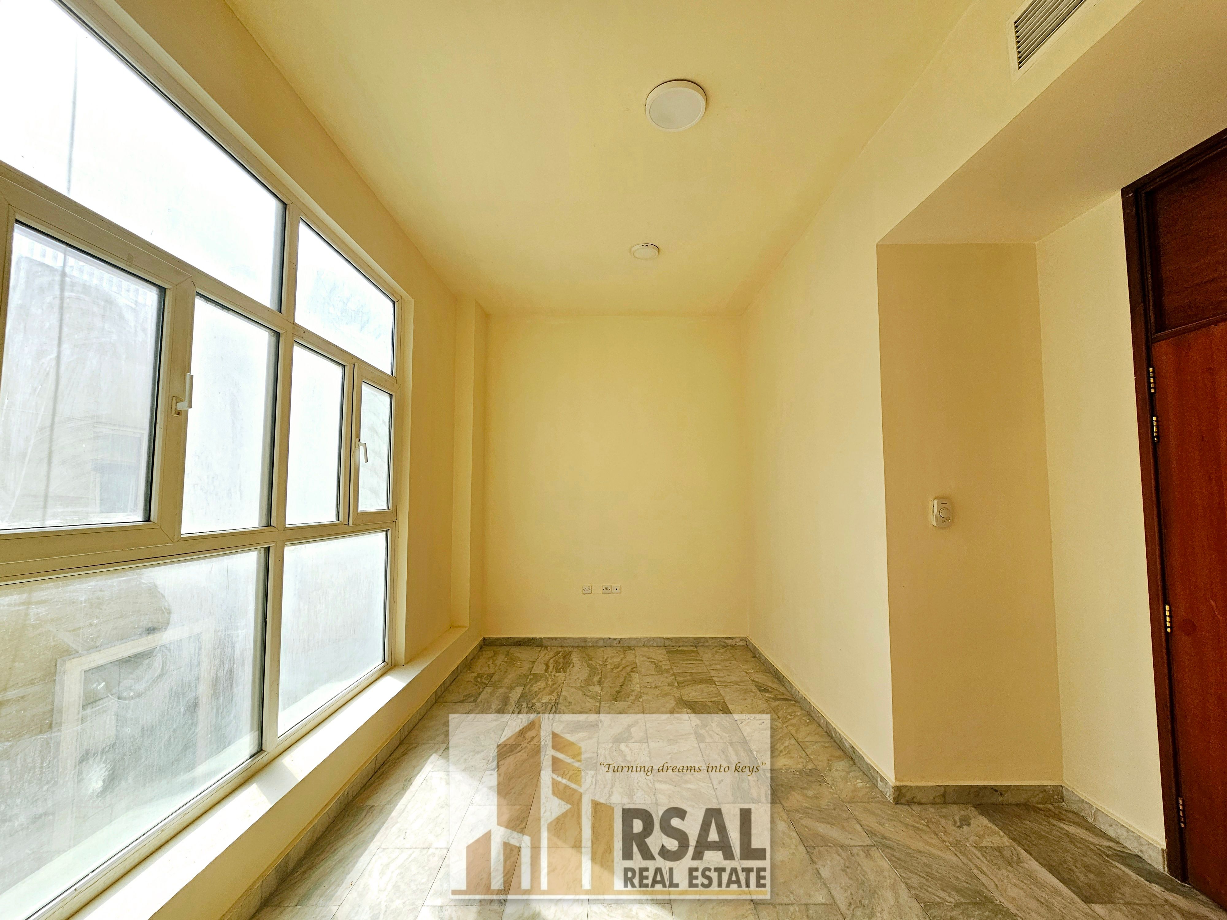 Lavish family Studio/Close kitchen/Ready to move/Near to New Muwaileh Park