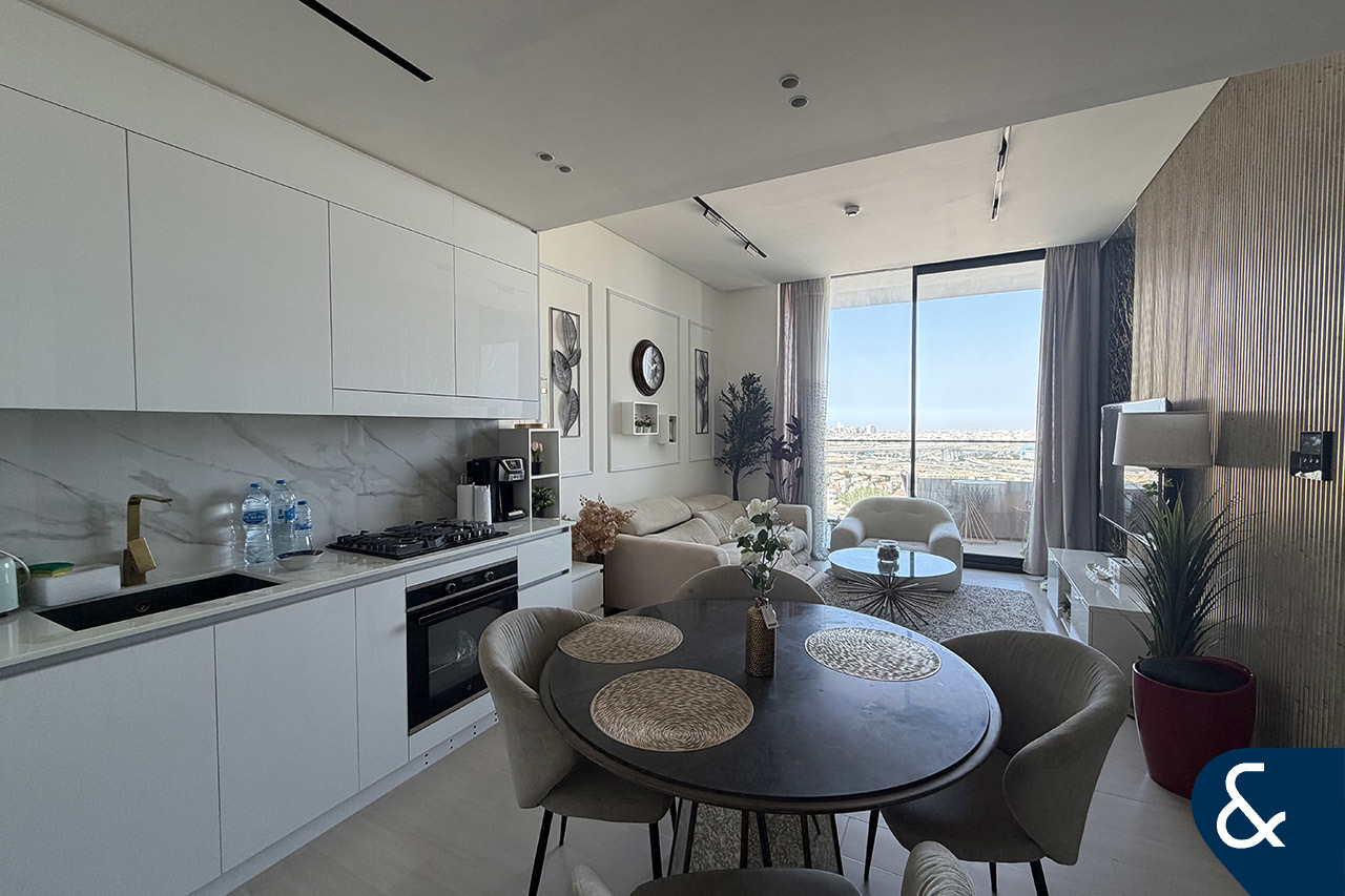 Pool View | 12 Cheques | Ready To Move In