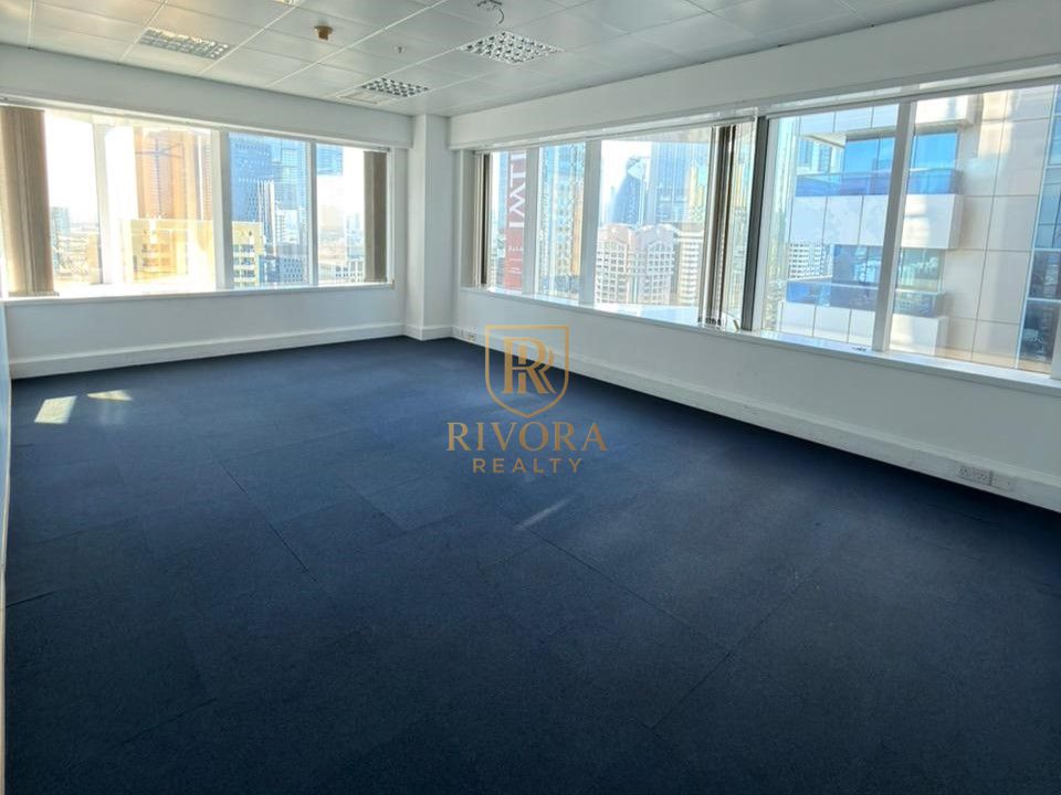 SPACIOUS OFFICE I PARTITIONED SPACES I SZR VIEW