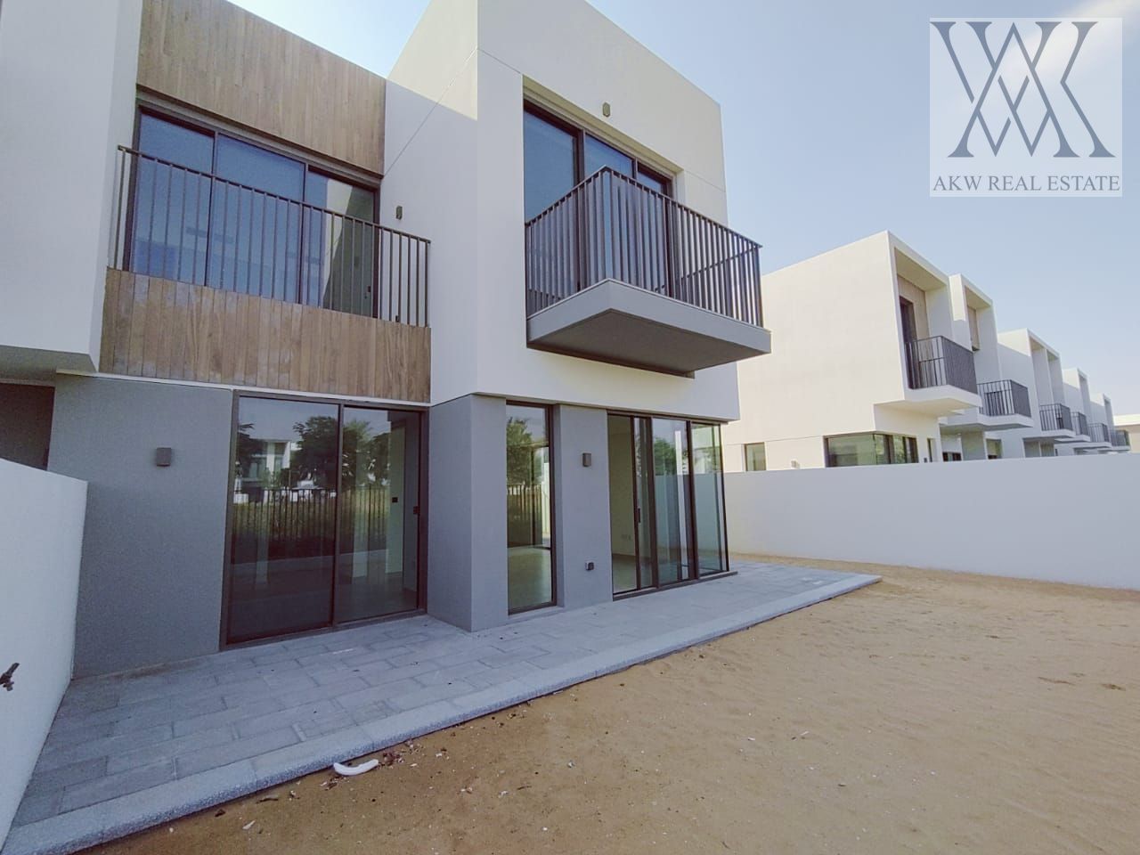 4 bed,4 washrooms, maid room with attach bath, powder room, with huge layout and lush green surrounding