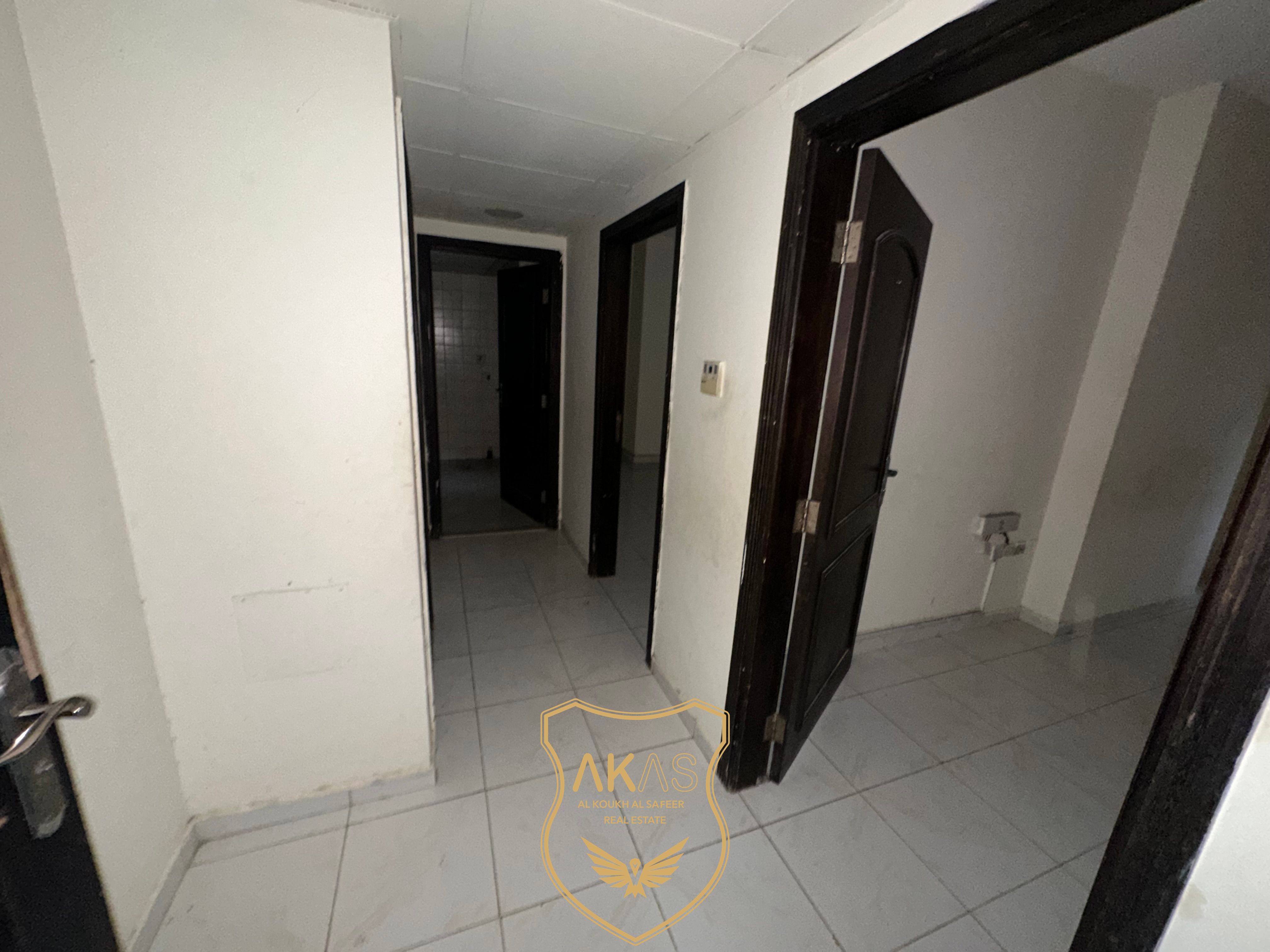 Well-Maintained 1BHK with Big Living Hall | Central AC & Gas
