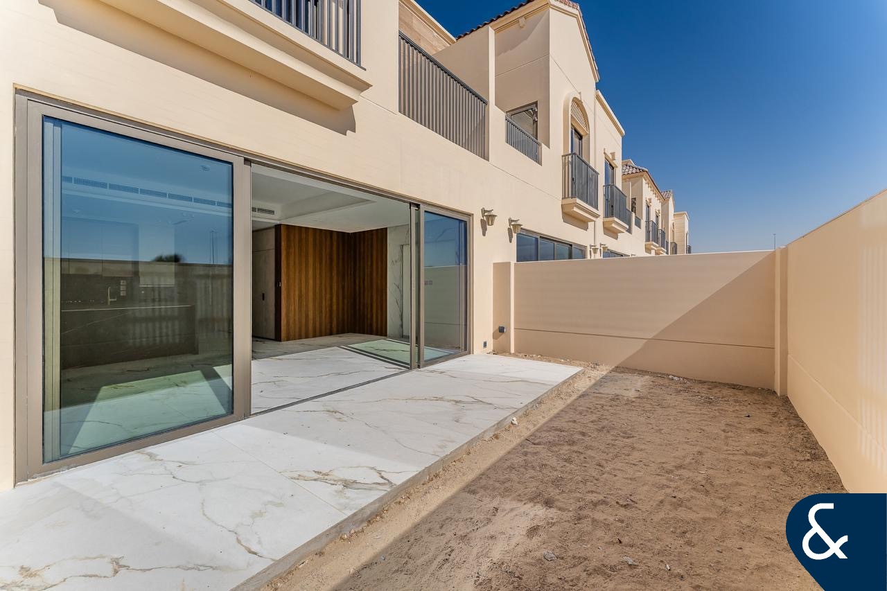 Vacant | Single Row | Open Plan | Brand New