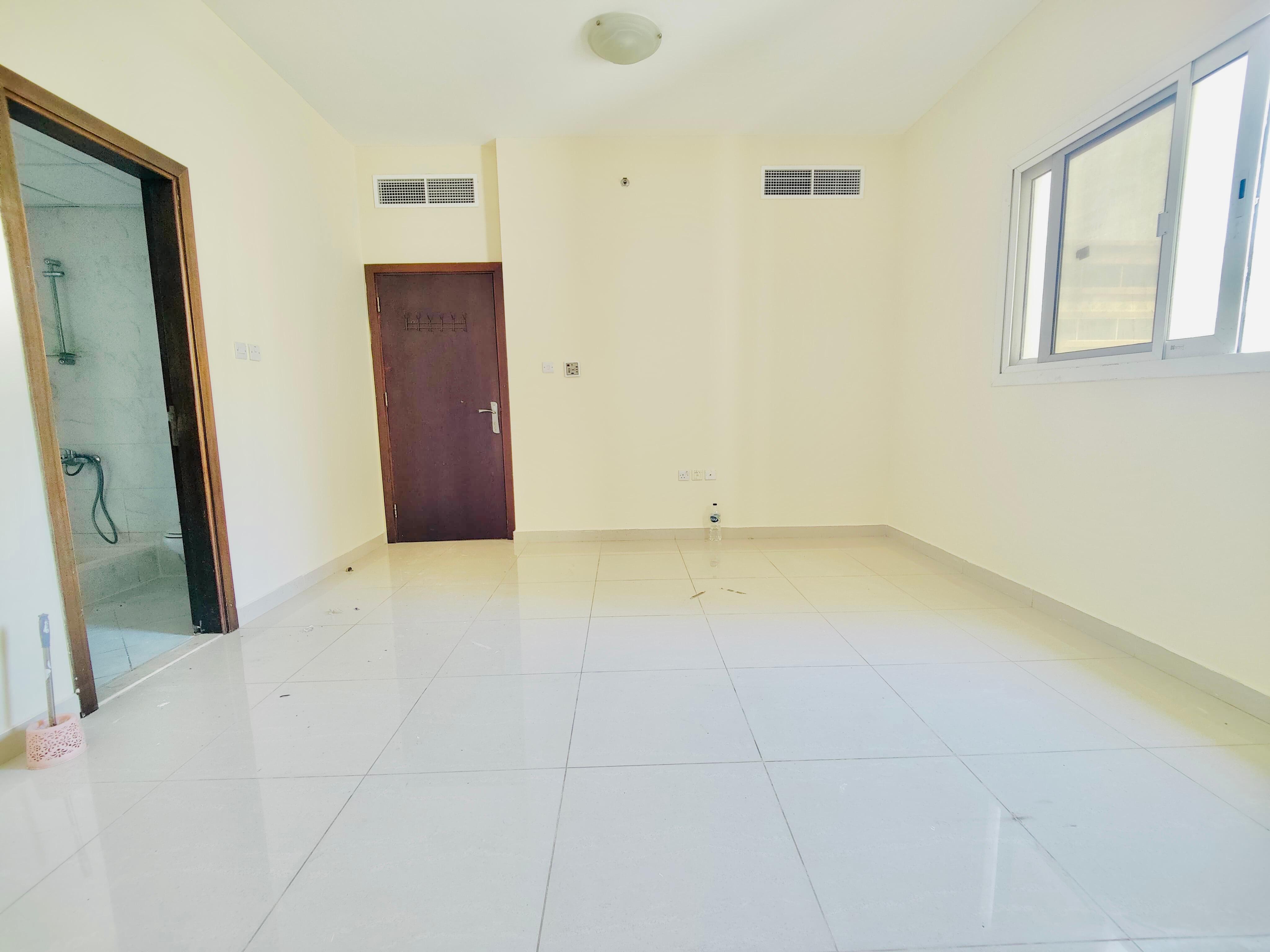 Parking free 1bhk just 40k Ready to move family building 3 years old apartment