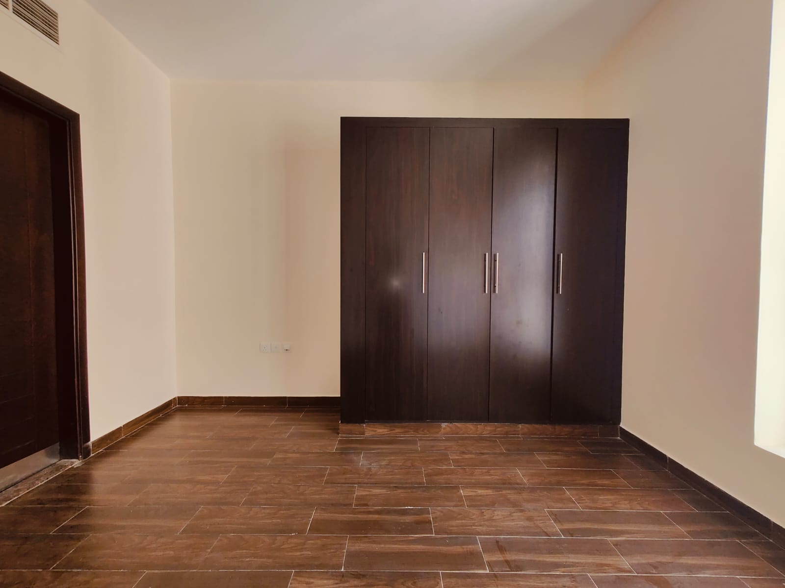Parking free 12 chques offer price 1 year old building brand new apartment
