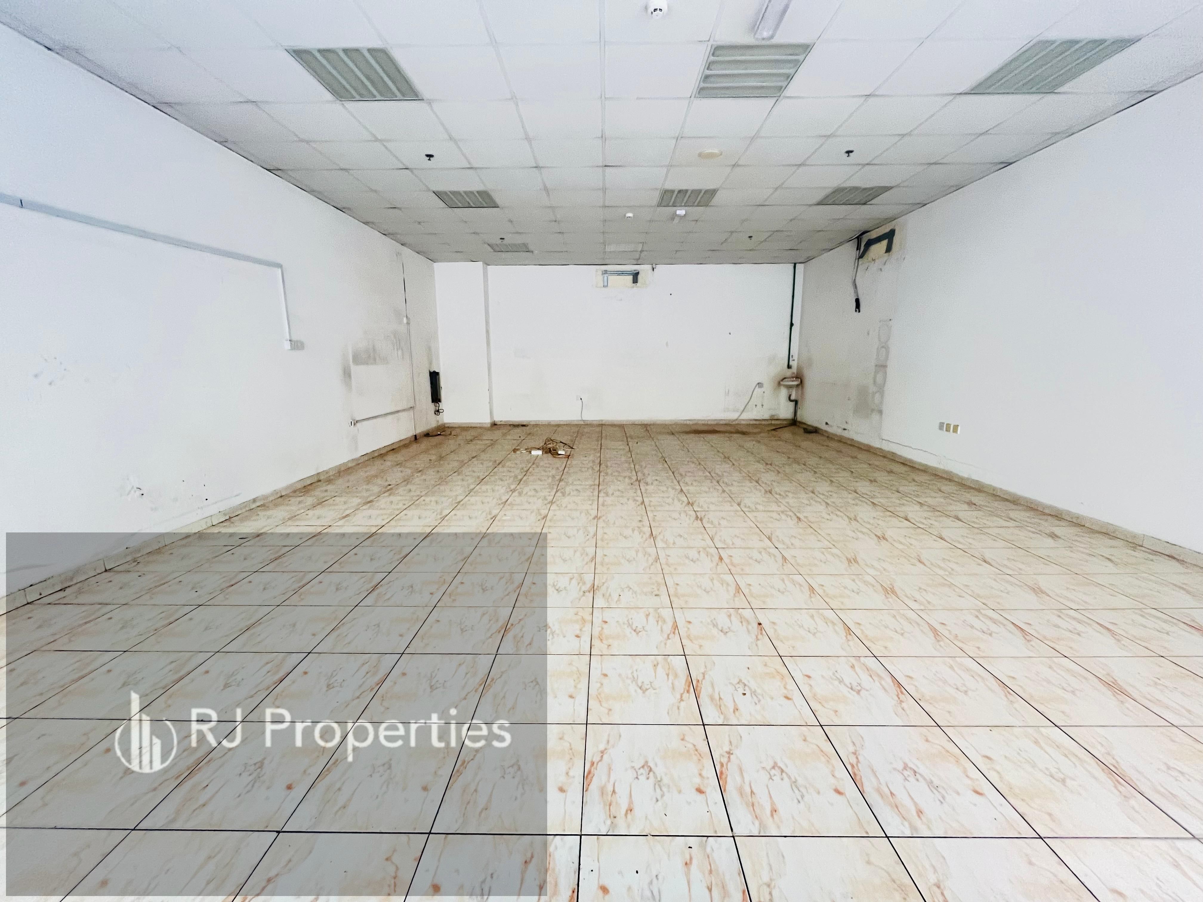 Bright Location Luxury Huje Spacious Shop For Good Business