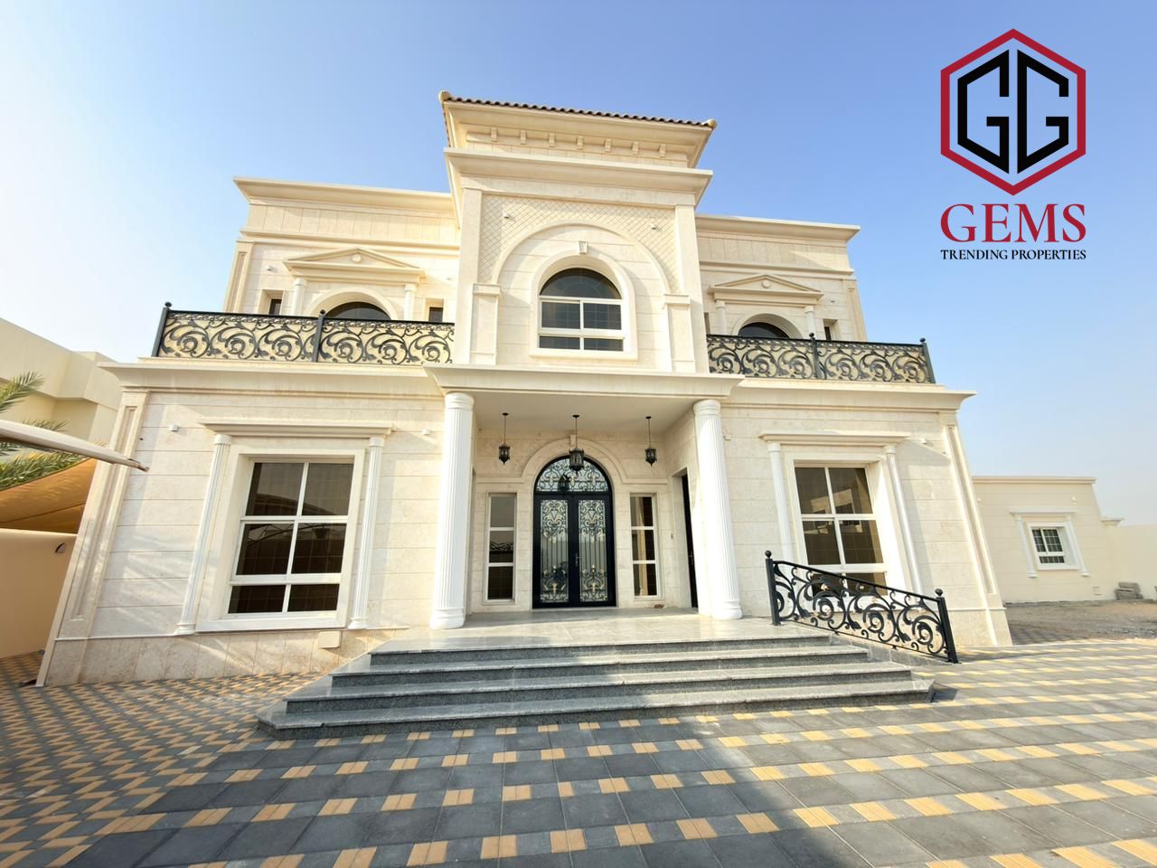 SPACIOUS | MODERN DESIGN | SERVANT BLOCK | GARDEN