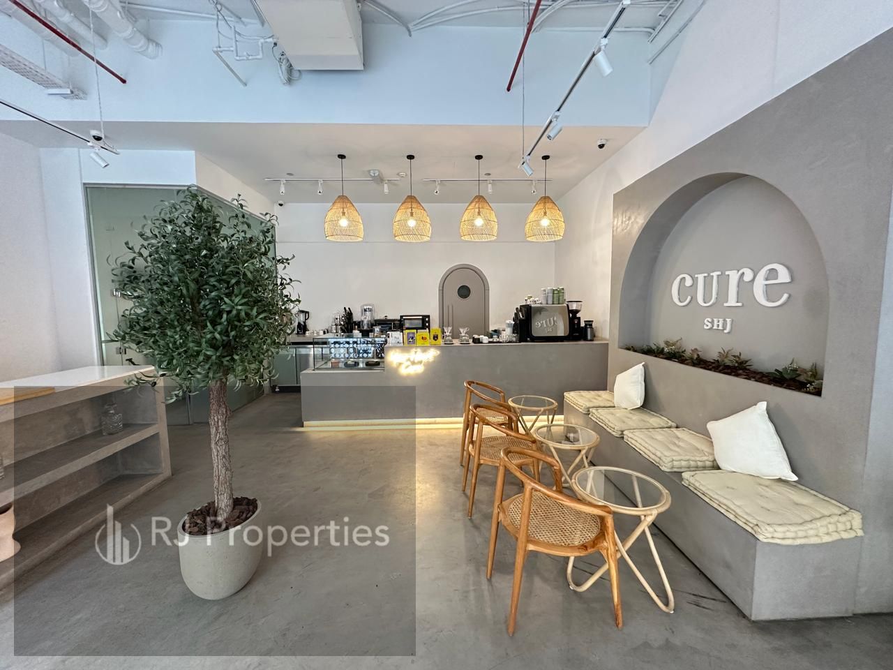 Luxury Huje Spacious Shop Bright Location With Decure & Key Money 25k Need