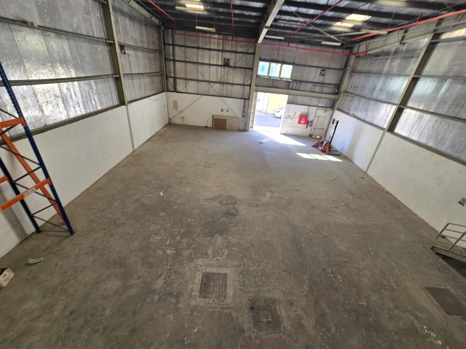 Warehouse for rent in Dubai Investment Park