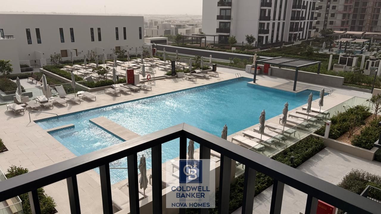 Pool-View Elegance |1BR with Balcony