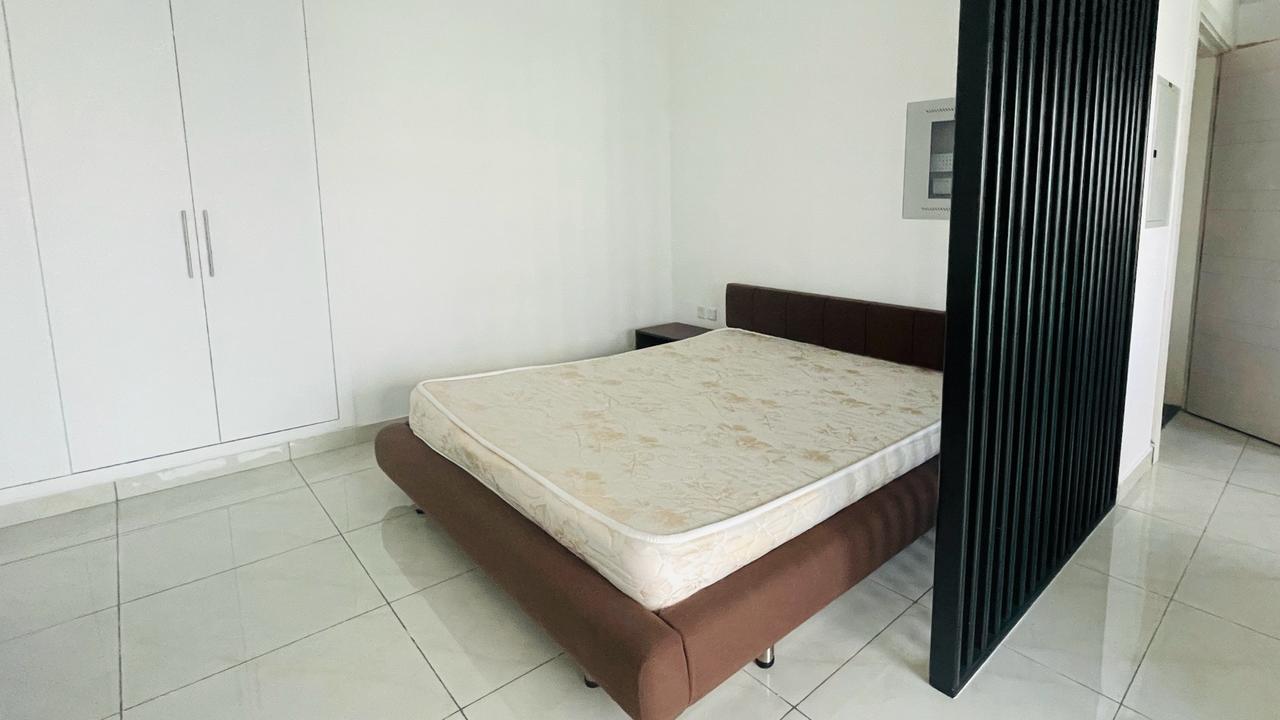 LARGE STUDIO | SEMI FURNISHED | VACANT