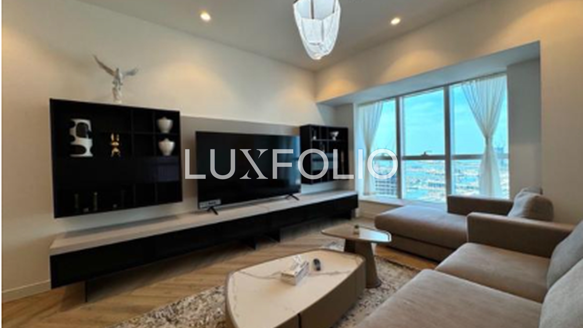 SEA VIEW | UPGRADED | MID FLOOR