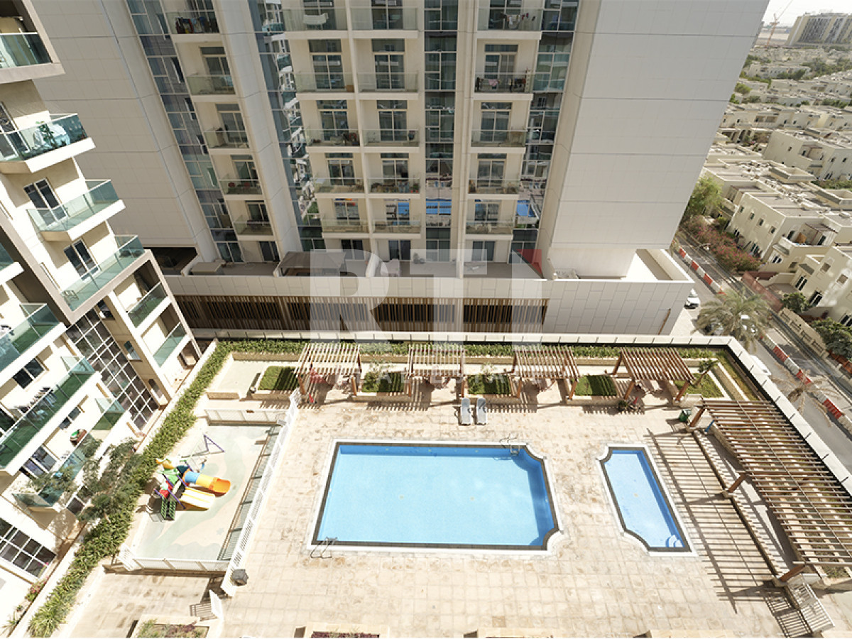 Study Room | Upgraded | Next to Metro | Pool View