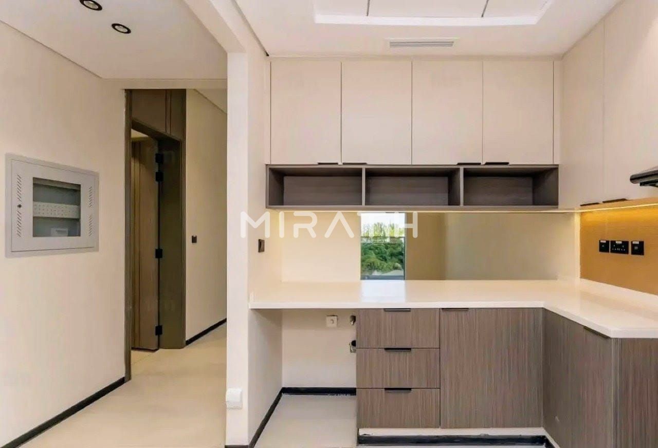 Bright & Spacious 1 Bed | Prime Location | Unobstructed View