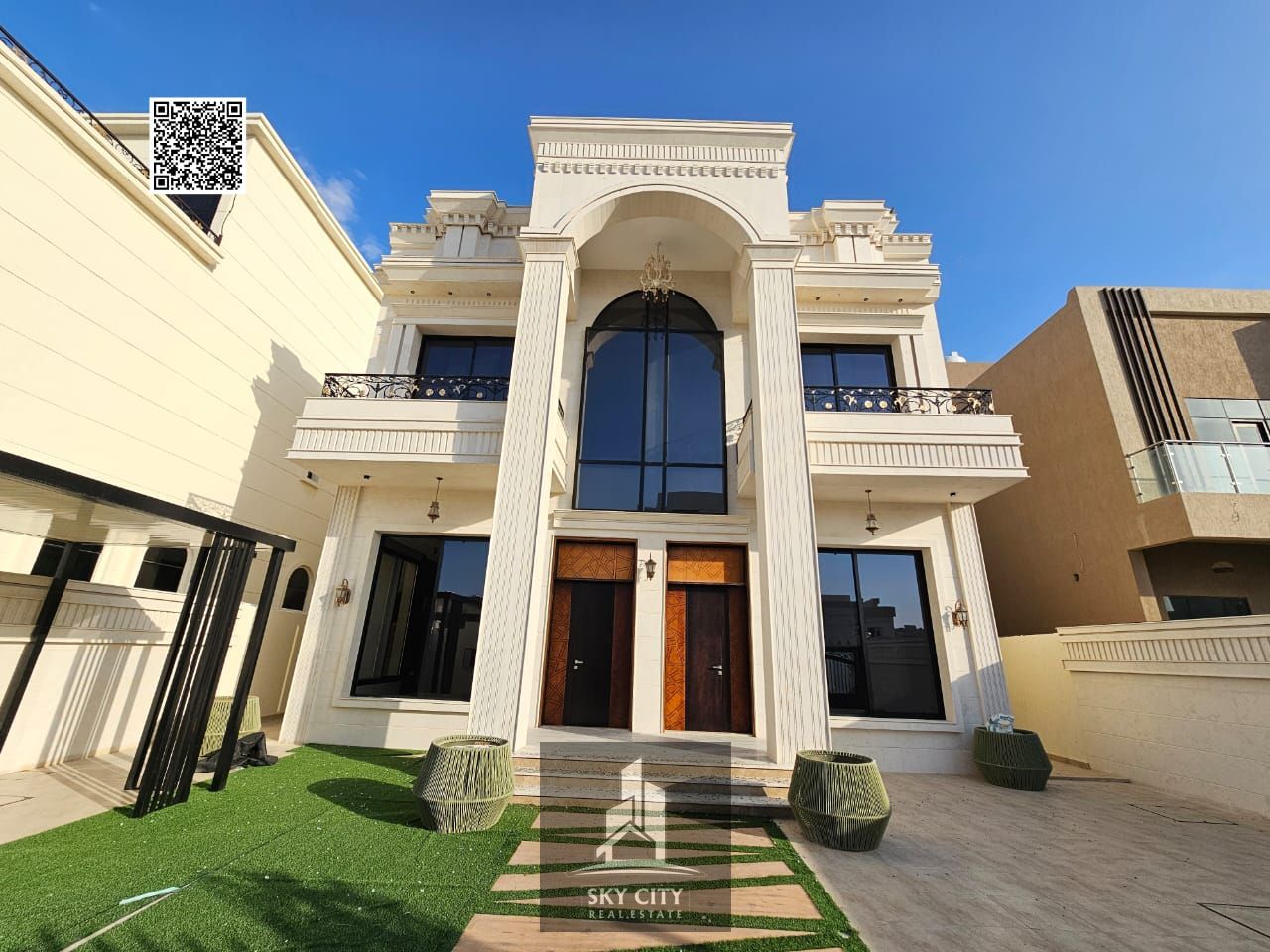 Luxury Classic Villa for Sale, 5000 sq ft Land Area, Price Includes Electricity and Water, Ready for Immediate Occupancy