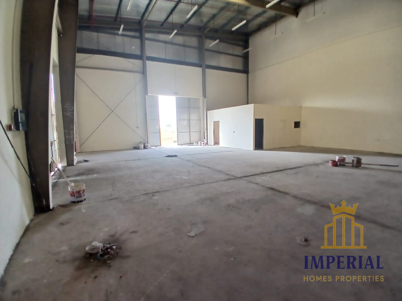 Umm Al Quwain. This well-positioned2500 sq ft furnished warehouse offers incredible value at100000 AED per year, perfect for businesses seeking