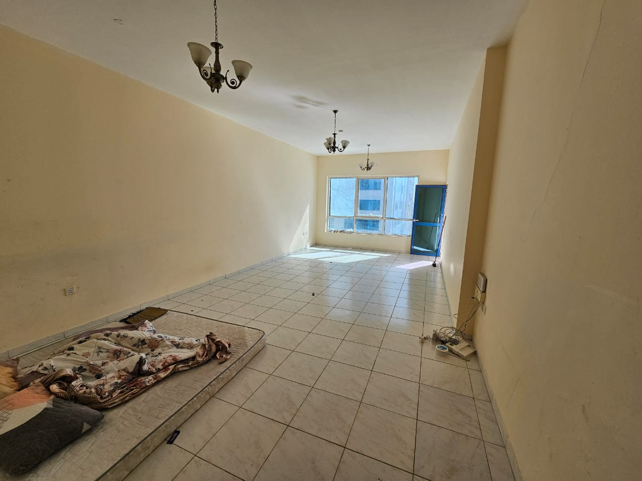 Three bedrooms and a living room with a balcony, a spacious kitchen, three bathrooms, close to all services flexible payment options, free maintenanc