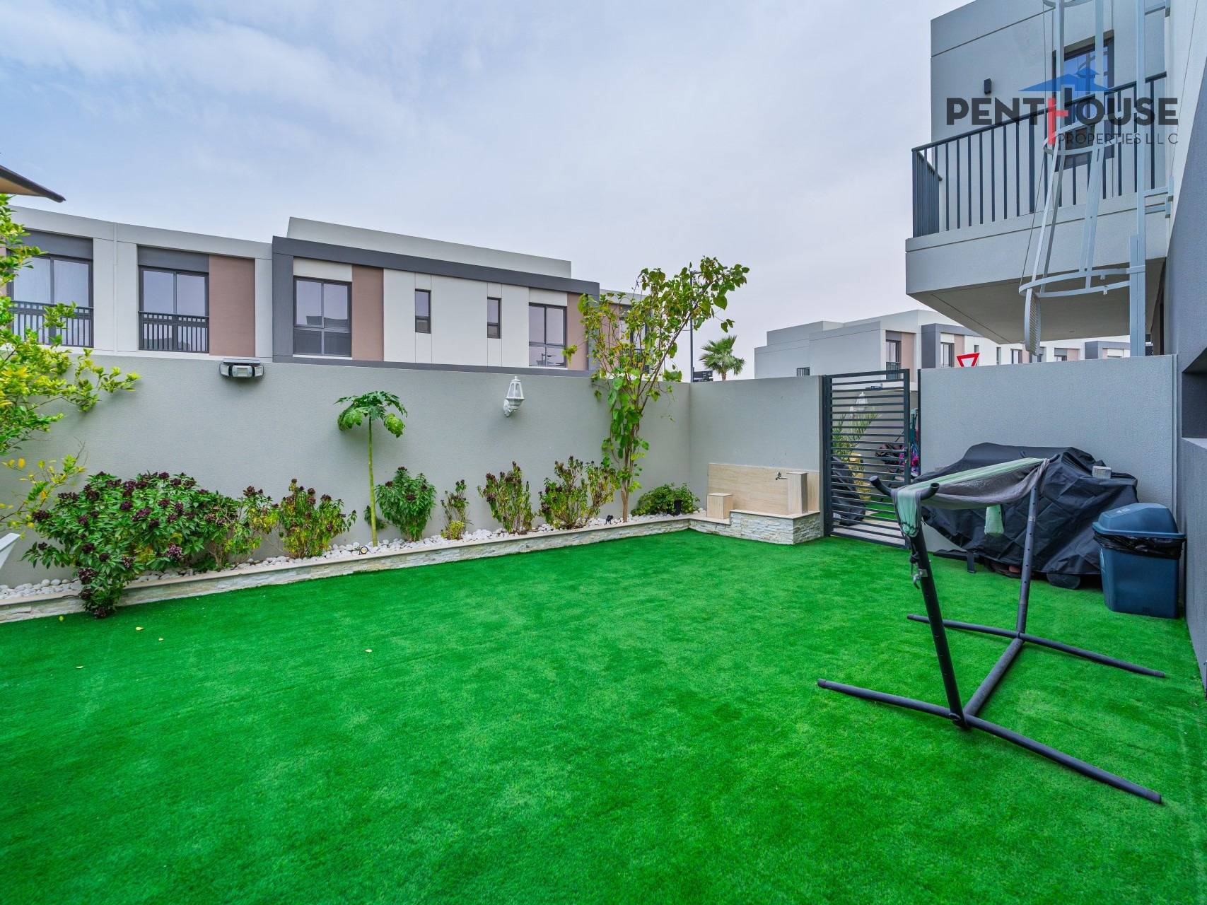 Corner Unit | Landscaped garden | Ready to move