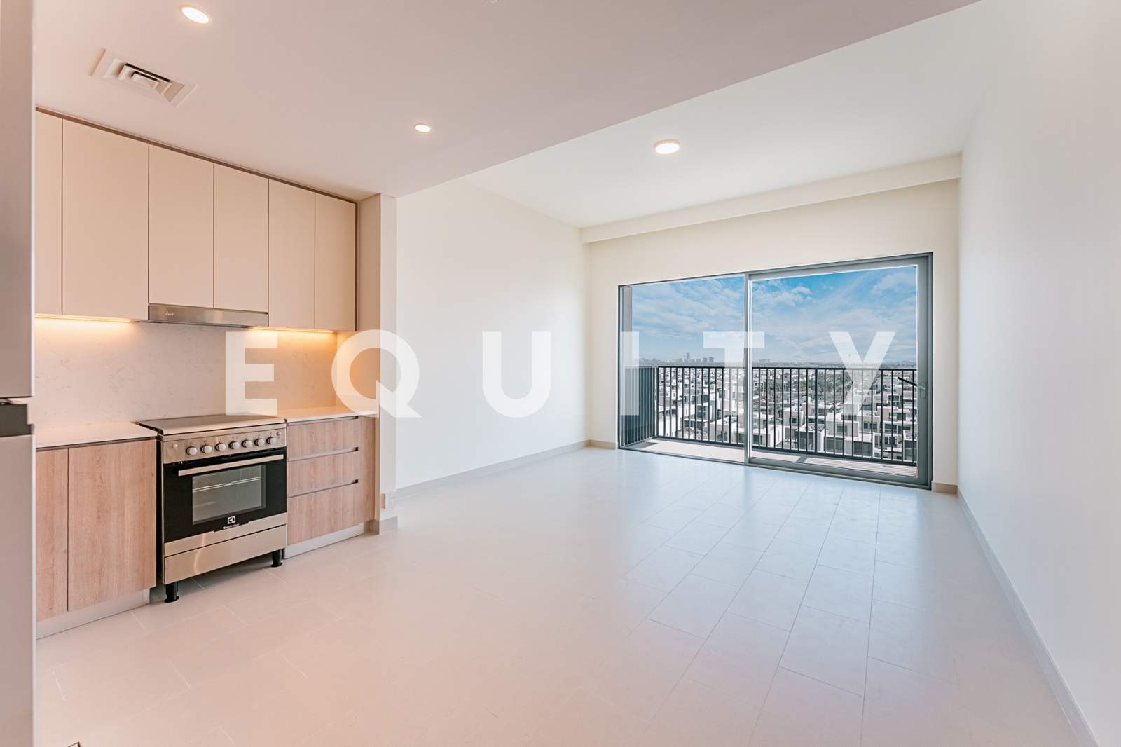 Vacant | Modern | 1 BR | Appliances Includes