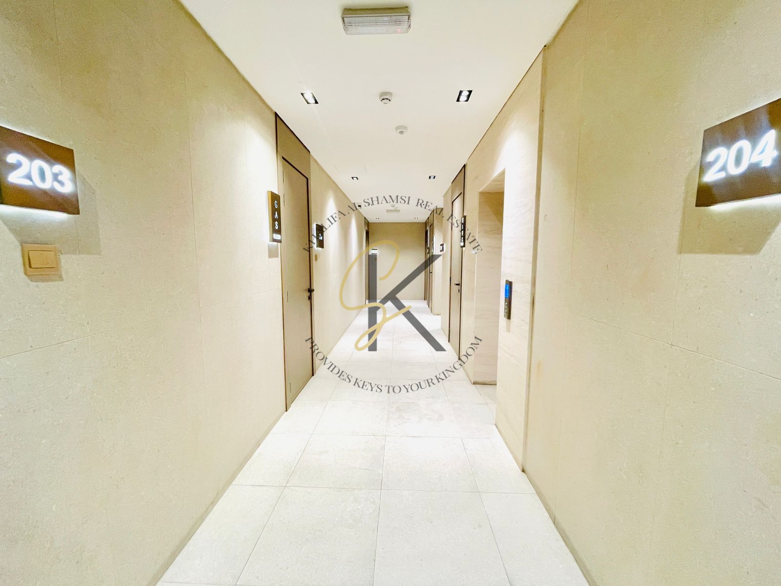 Luxury like new 1bedroom with 2washroom with wardrobe with Lountry room