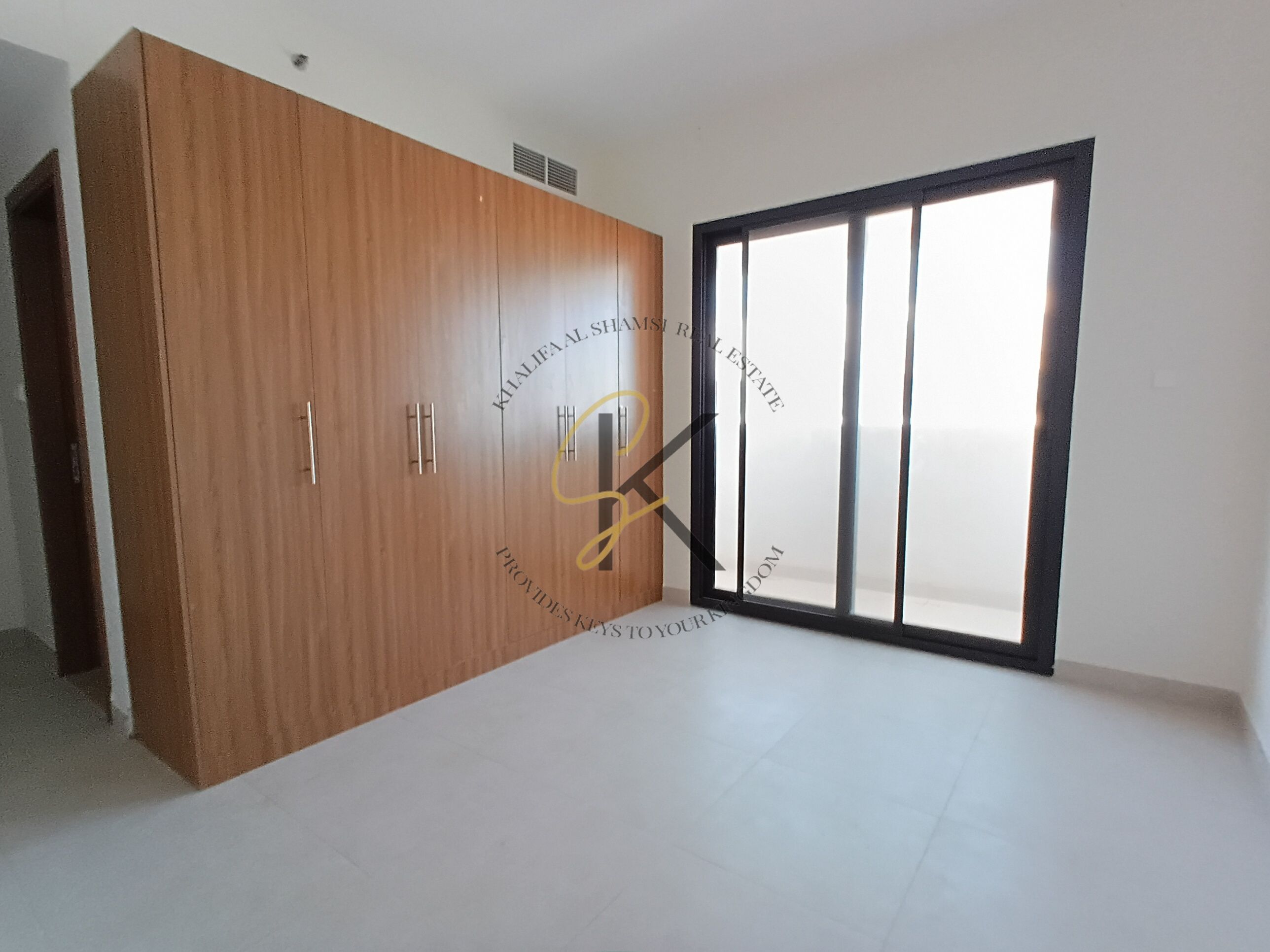 Lavish 2 BHK Brand new building full of family building for contact
