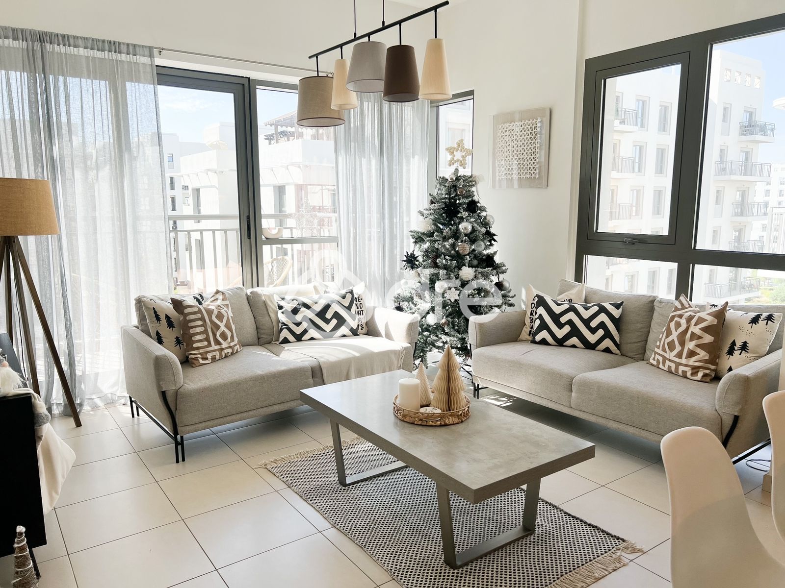 UNFURNISHED | CORNER UNIT | HIGH FLOOR