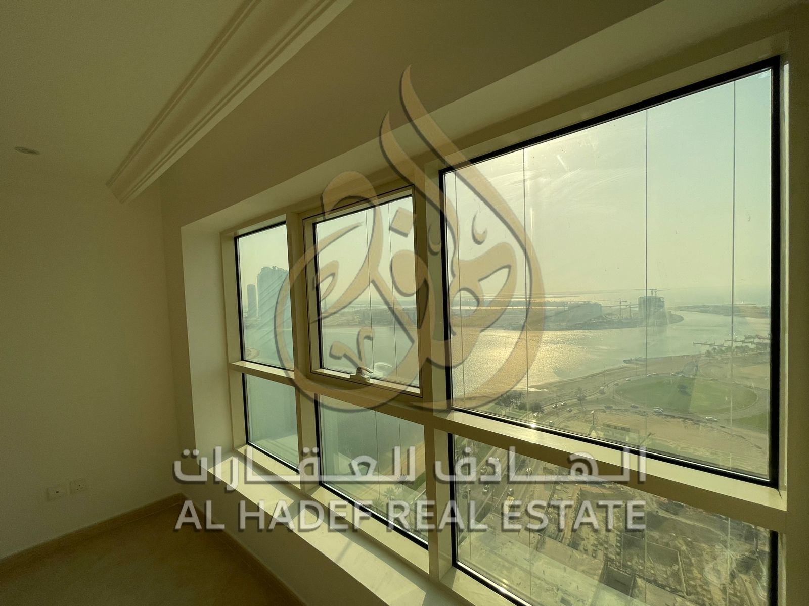For rent in Al Khan - Sharjah | Spacious family apartment with 3 bedrooms, a hall, a store, and a balcony! If you're looking for comfort, spa