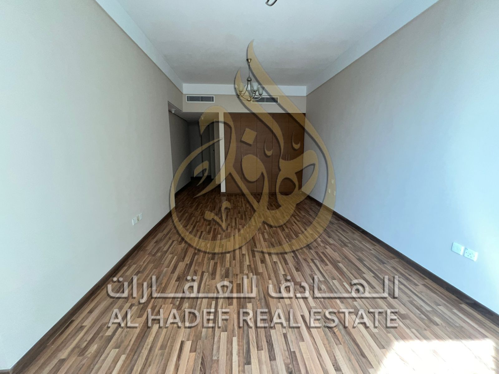 Al Majaz 3: A luxurious 4000 sq ft apartment (3 bedrooms + maid's room + laundry room) with free air conditioning, parking, and gym access! Tempora