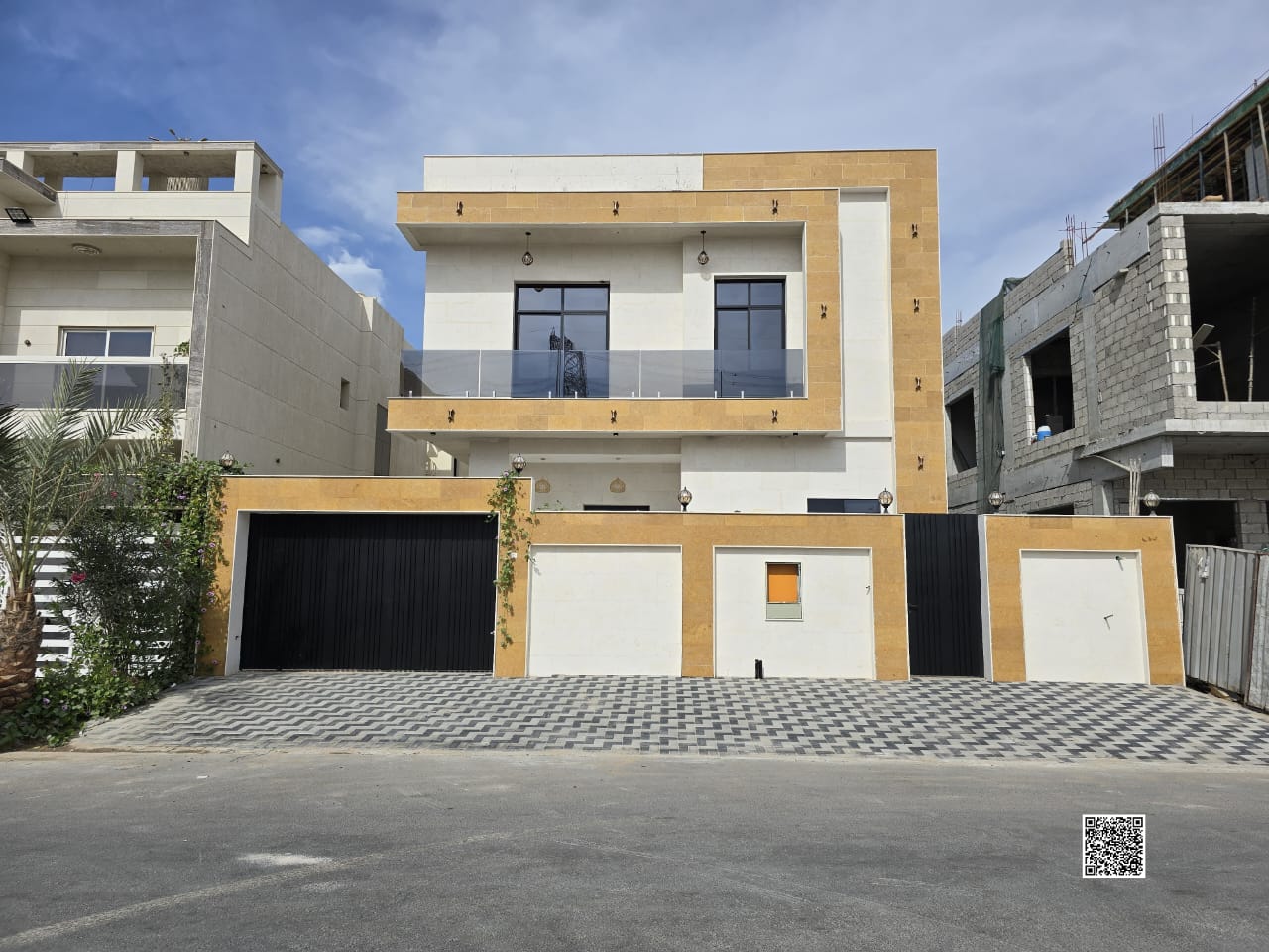 Villa for sale in Al Yasmeen area, Ajman. Modern design (5 master bedrooms, majlis with washrooms, main living room, maid's room). Villa for sale in