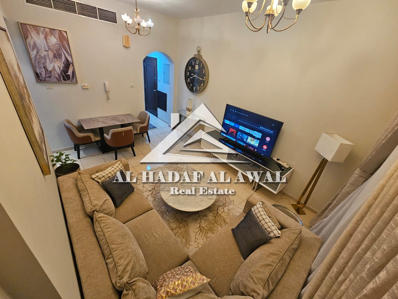 For monthly rent: one bedroom and a living room, first occupant, in front of Al-Safiyah Park. Rent 4800 with internet, deposit 1000.