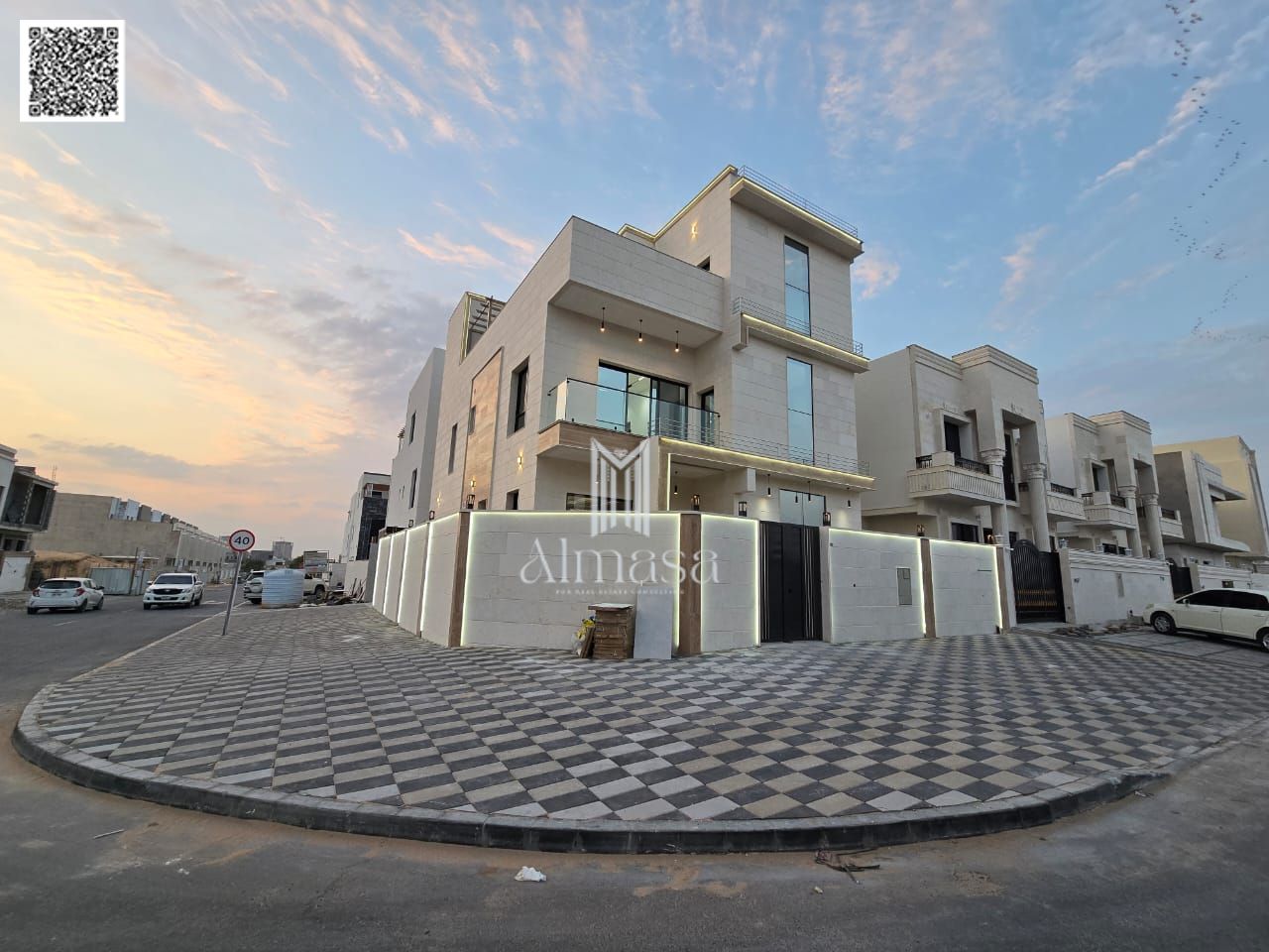 Ground floor, first floor, and roof terrace. Elegant design and super deluxe finishing. Close to services.