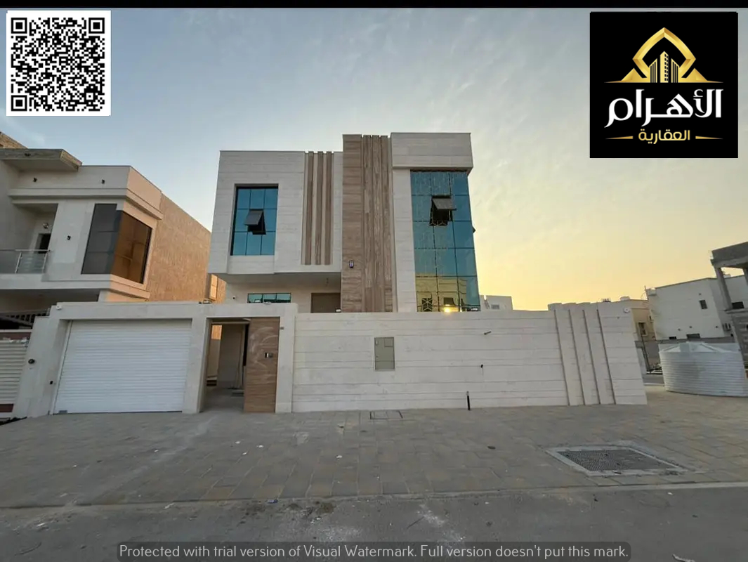 Corner villa on two streets, two floors and a roof, price includes registration fees, ownership fees, electricity, water and air conditioning