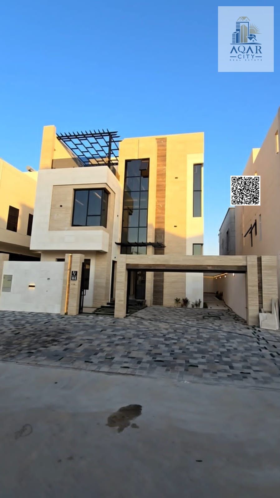 **A strategic location near all services A main street including water, electricity, air conditioning and central air conditioning, with a swimming pool, an elevator, a negotiable roof and a large area **Easy access to main roads** (for all services